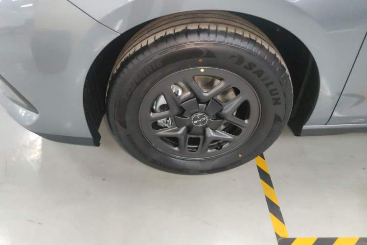 Used BYD Seal 05 DM-i 2025 DM-i Smart Drive 55KM Luxury Model Left Front Wheel Hub