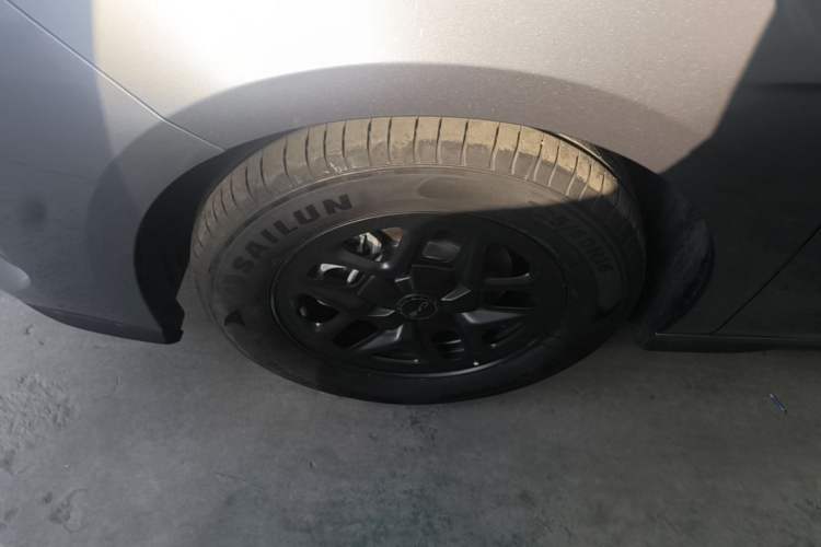 Used BYD Seal 05 DM-i 2025 DM-i Smart Drive 55KM Luxury Model Left Front Wheel Hub