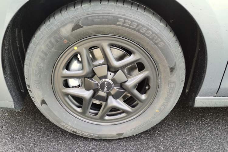 Used BYD Seal 05 DM-i 2025 DM-i Smart Drive 55KM Luxury Model Left Front Wheel Hub