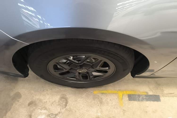 Used BYD Seal 05 DM-i 2025 DM-i Smart Drive 55KM Luxury Model Left Front Wheel Hub
