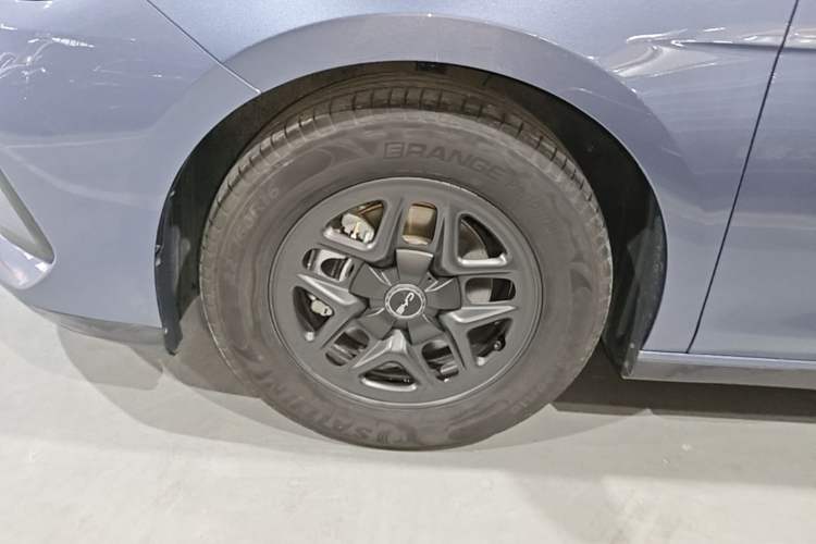 Used BYD Seal 05 DM-i 2025 DM-i Smart Drive 55KM Luxury Model Left Front Wheel Hub