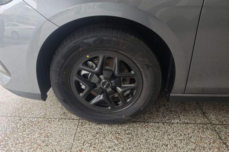 Used BYD Seal 05 DM-i 2025 DM-i Smart Drive 55KM Luxury Model Left Front Wheel Hub