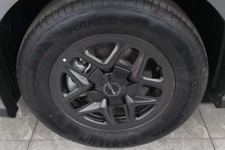 Used BYD Seal 05 DM-i 2025 DM-i Smart Drive 55KM Luxury Model Left Front Wheel Hub
