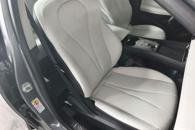 Used BYD Seal 05 DM-i 2025 DM-i Smart Drive 55KM Luxury Model Right Front Seat