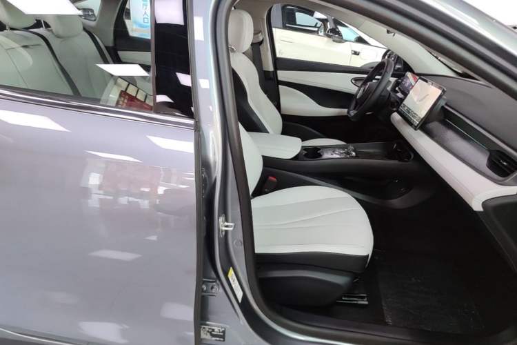 Used BYD Seal 05 DM-i 2025 DM-i Intelligent Drive 120KM Flagship Model Right Front Seat