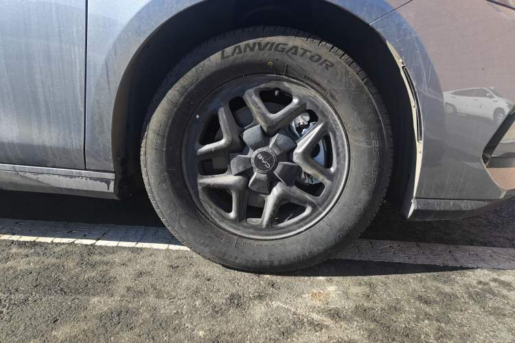Used BYD Seal 05 DM-i 2025 DM-i Smart Drive 55KM Luxury Model Right Front Wheel Hub