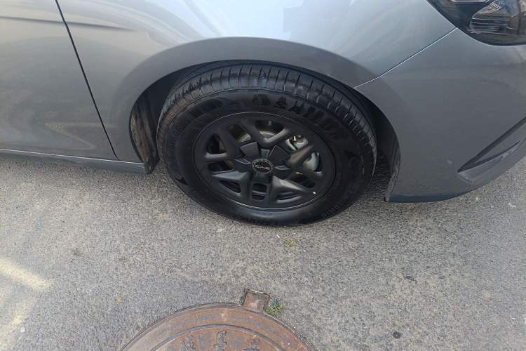 Used BYD Seal 05 DM-i 2025 DM-i Smart Drive 55KM Luxury Model Right Front Wheel Hub