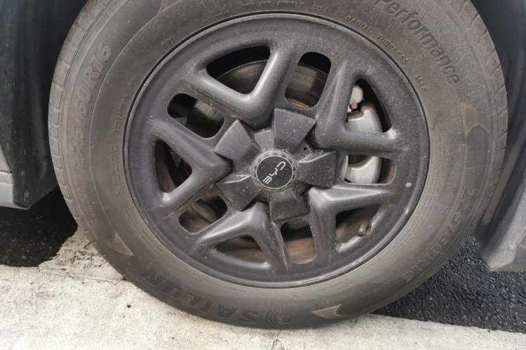 Used BYD Seal 05 DM-i 2025 DM-i Smart Drive 55KM Luxury Model Right Front Wheel Hub