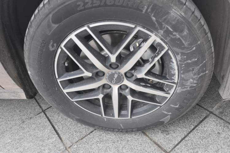 Used BYD Seal 05 DM-i 2025 DM-i Intelligent Drive 120KM Flagship Model Right Front Wheel Hub