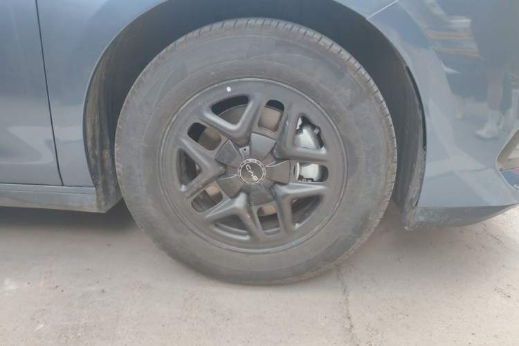 Used BYD Seal 05 DM-i 2025 DM-i Smart Drive 55KM Luxury Model Right Front Wheel Hub