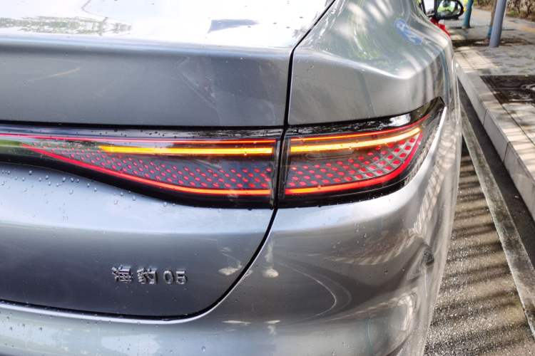 Used BYD Seal 05 DM-i 2025 DM-i Smart Drive 55KM Luxury Model Right Rear Taillight