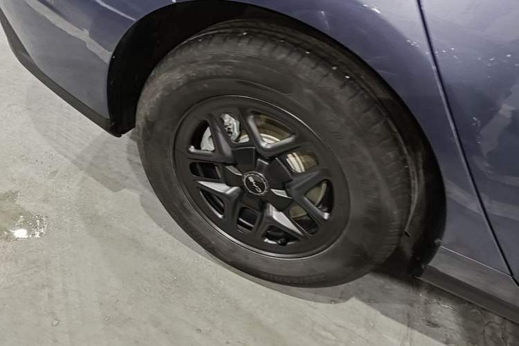 Used BYD Seal 05 DM-i 2025 DM-i Smart Drive 55KM Luxury Model Right Rear Wheel Hub