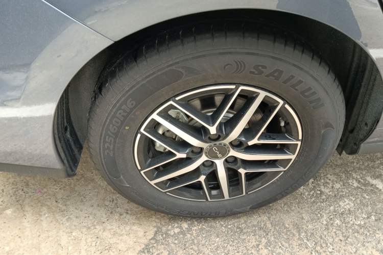 Used BYD Seal 05 DM-i 2025 DM-i Intelligent Drive 120KM Flagship Model Right Rear Wheel Hub