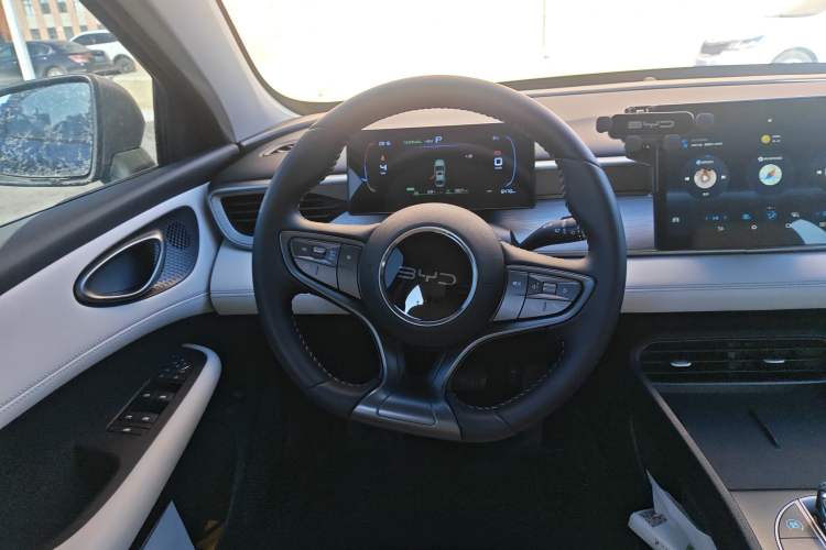 Used BYD Seal 05 DM-i 2025 DM-i Smart Drive 55KM Luxury Model Steering Wheel