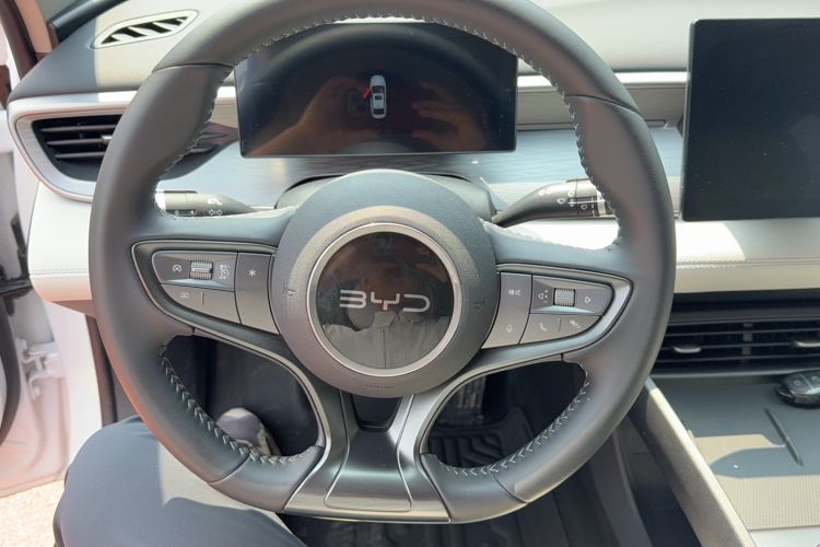 Used BYD Seal 05 DM-i 2025 DM-i Smart Drive 55KM Luxury Model Steering Wheel
