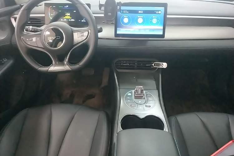 Used BYD Seal 05 DM-i 2025 DM-i Smart Drive 55KM Luxury Model Audio And AC Panel