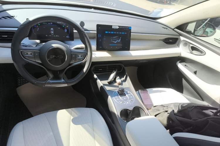 Used BYD Seal 05 DM-i 2025 DM-i Smart Drive 55KM Luxury Model Audio And AC Panel