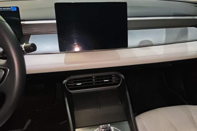 Used BYD Seal 05 DM-i 2025 DM-i Smart Drive 55KM Luxury Model Audio And AC Panel