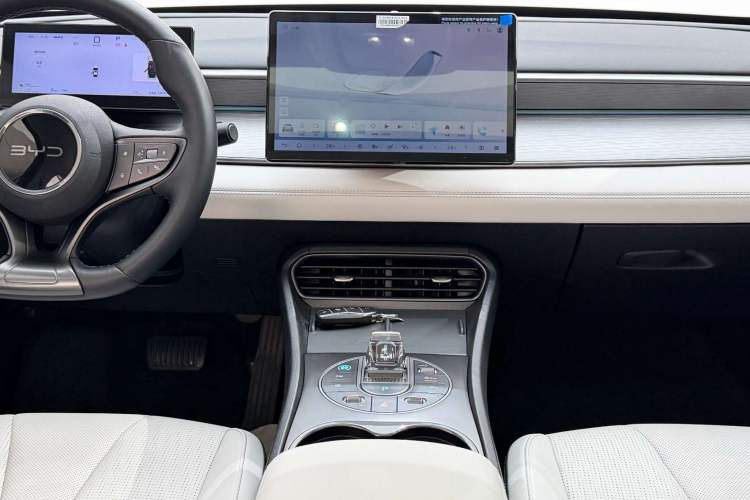 Used BYD Seal 05 DM-i 2025 DM-i Intelligent Drive 120KM Flagship Model Audio And AC Panel