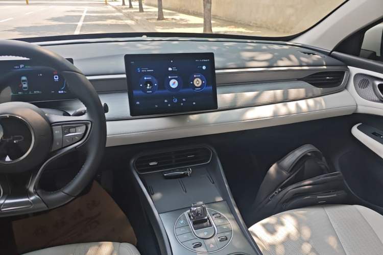 Used BYD Seal 05 DM-i 2025 DM-i Smart Drive 55KM Luxury Model Audio And AC Panel