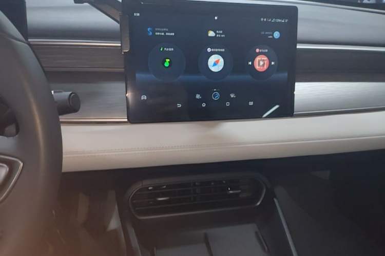 Used BYD Seal 05 DM-i 2025 DM-i Smart Drive 55KM Luxury Model Audio And AC Panel