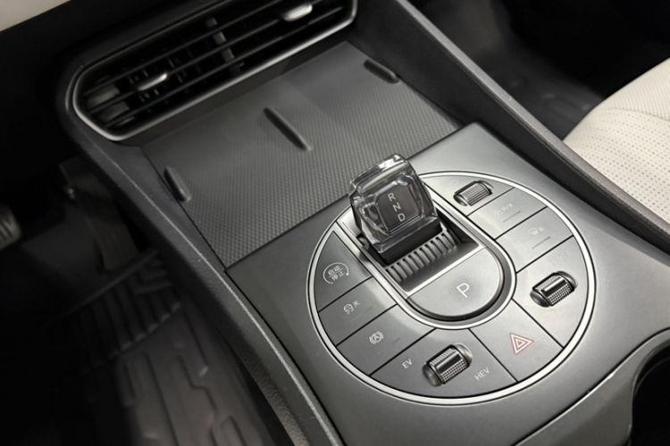 Used BYD Seal 05 DM-i 2025 DM-i Smart Drive 55KM Luxury Model Audio And AC Panel