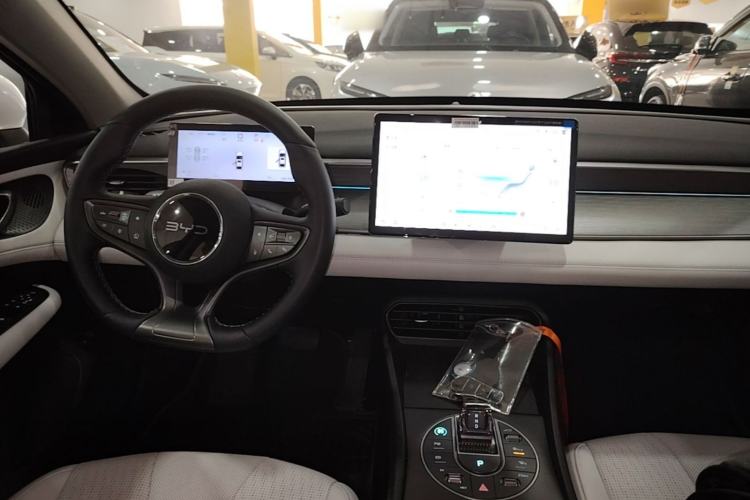 Used BYD Seal 05 DM-i 2025 DM-i Intelligent Drive 120KM Flagship Model Center Console
