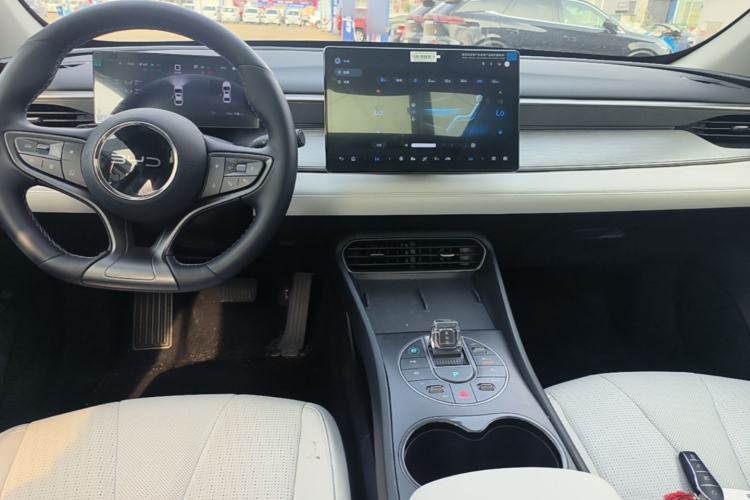 Used BYD Seal 05 DM-i 2025 DM-i Intelligent Drive 120KM Flagship Model Center Console