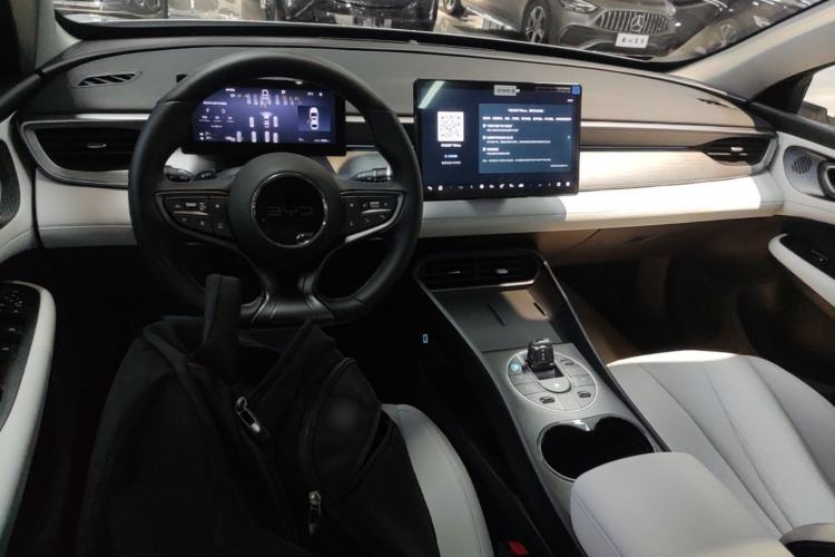 Used BYD Seal 05 DM-i 2025 DM-i Intelligent Drive 120KM Flagship Model Center Console