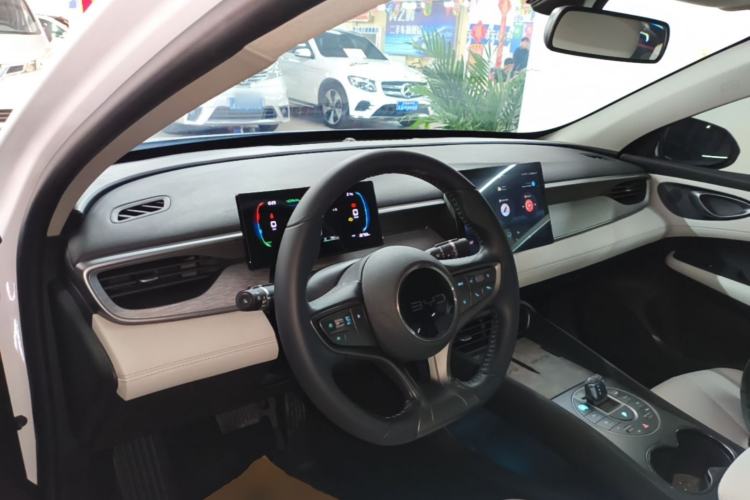Used BYD Seal 05 DM-i 2025 DM-i Smart Drive 55KM Luxury Model Center Console