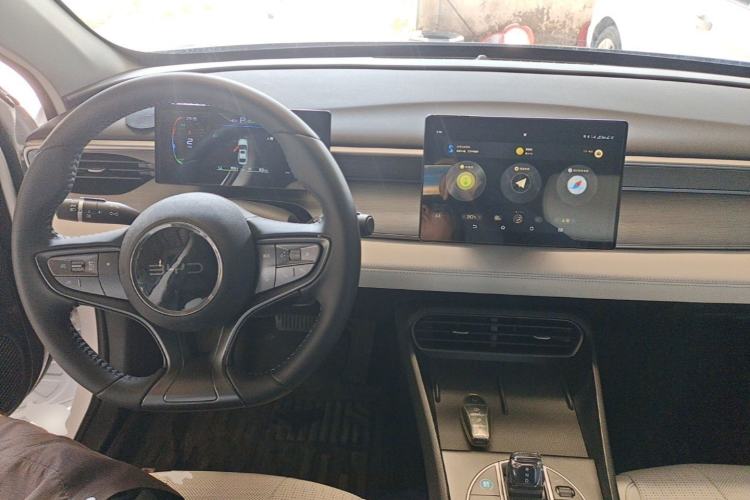 Used BYD Seal 05 DM-i 2025 DM-i Smart Drive 55KM Luxury Model Center Console