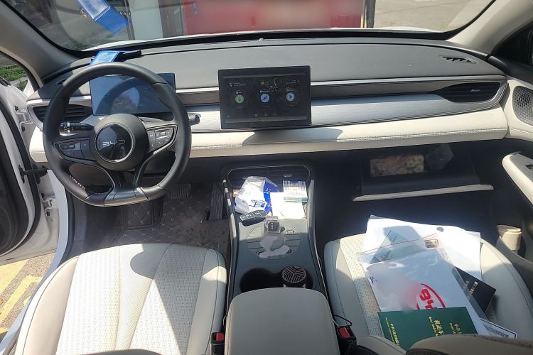 Used BYD Seal 05 DM-i 2025 DM-i Smart Drive 55KM Luxury Model Center Console