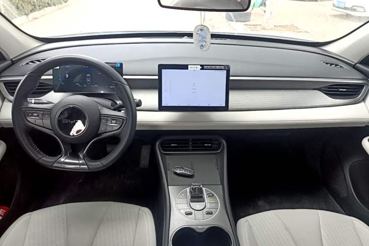 Used BYD Seal 05 DM-i 2025 DM-i Smart Drive 55KM Luxury Model Center Console