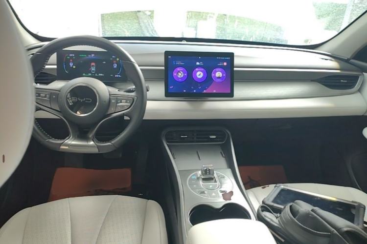Used BYD Seal 05 DM-i 2025 DM-i Smart Drive 55KM Luxury Model Center Console