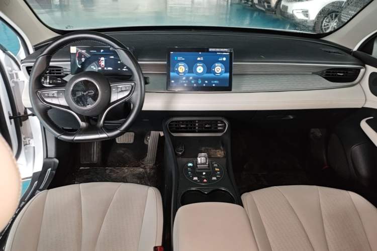 Used BYD Seal 05 DM-i 2025 DM-i Smart Drive 55KM Luxury Model Center Console
