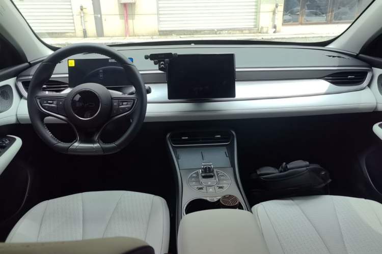 Used BYD Seal 05 DM-i 2025 DM-i Smart Drive 55KM Luxury Model Center Console