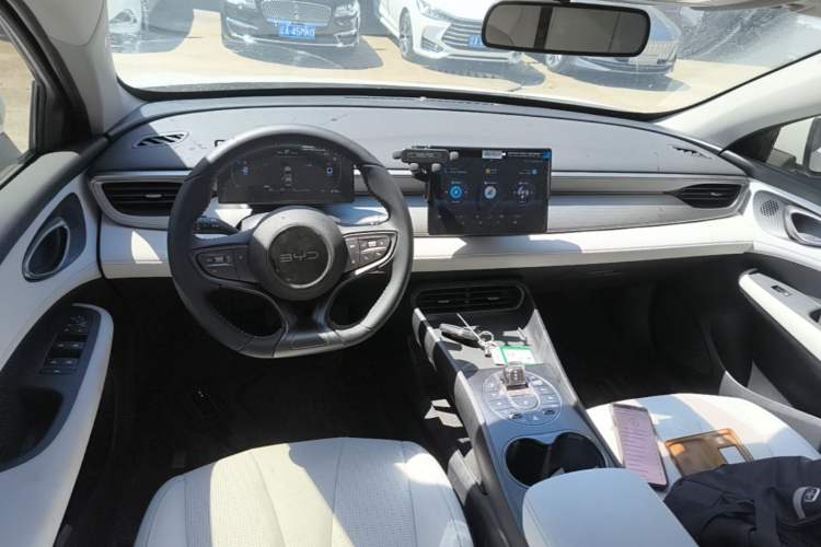 Used BYD Seal 05 DM-i 2025 DM-i Smart Drive 55KM Luxury Model Center Console