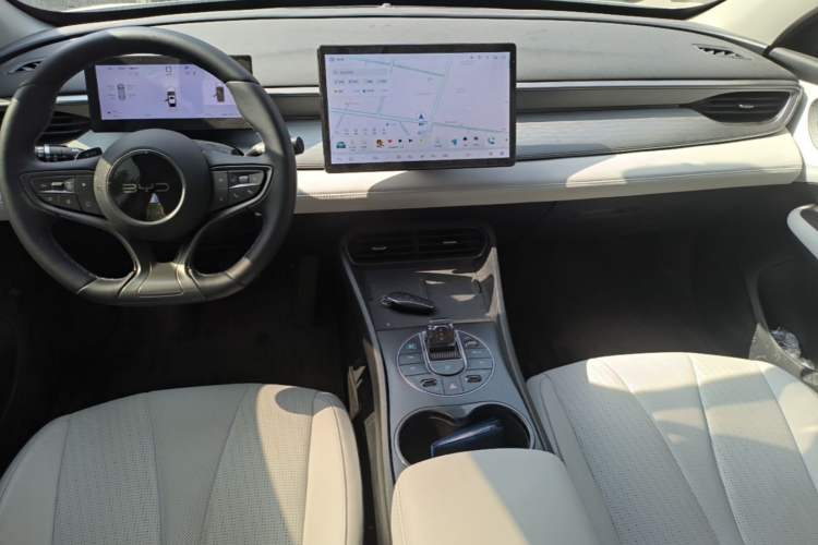 Used BYD Seal 05 DM-i 2025 DM-i Intelligent Drive 120KM Flagship Model Center Console