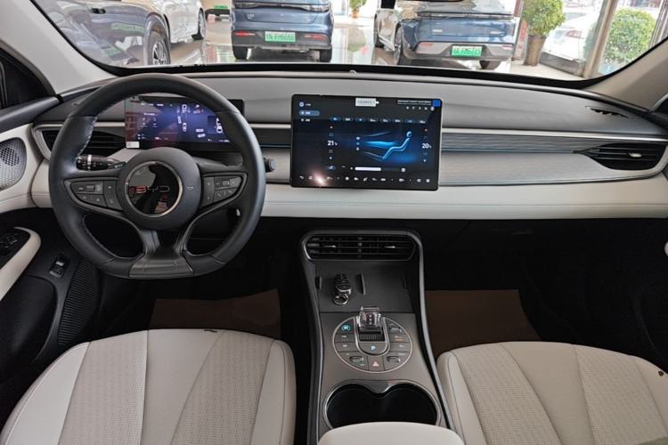 Used BYD Seal 05 DM-i 2025 DM-i Intelligent Drive 120KM Flagship Model Center Console
