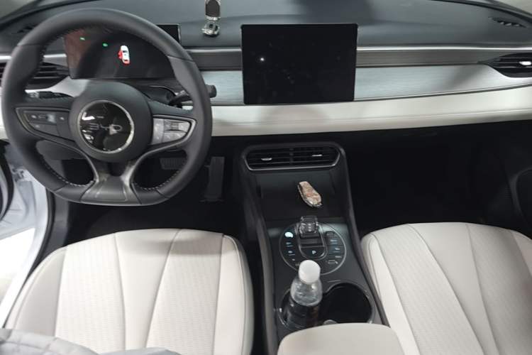 Used BYD Seal 05 DM-i 2025 DM-i Smart Drive 55KM Luxury Model Center Console