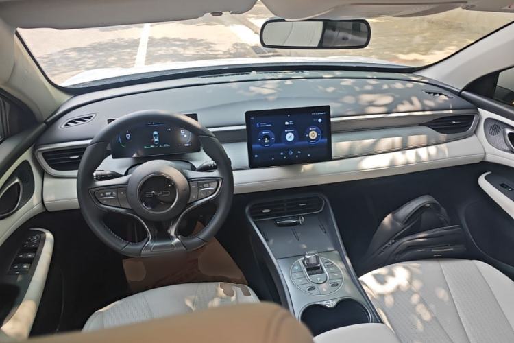 Used BYD Seal 05 DM-i 2025 DM-i Smart Drive 55KM Luxury Model Center Console