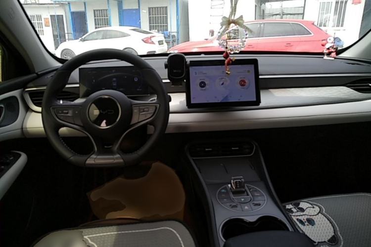 Used BYD Seal 05 DM-i 2025 DM-i Smart Drive 55KM Luxury Model Center Console