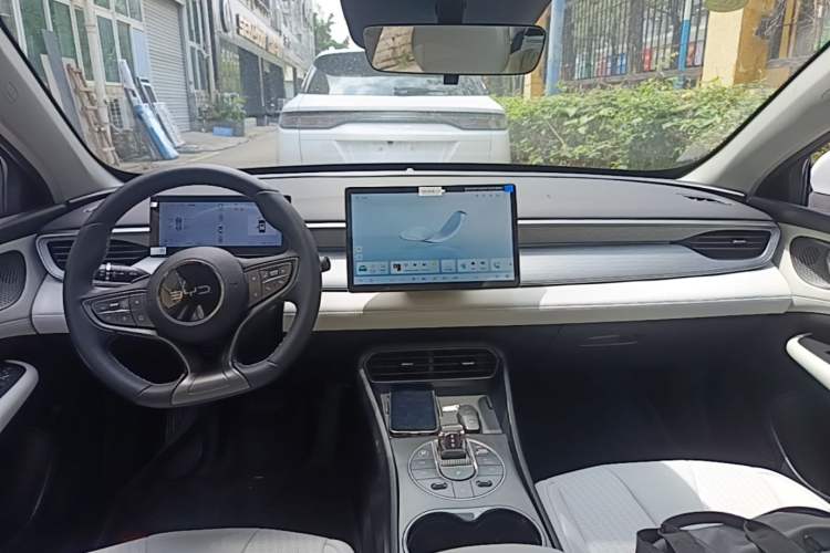 Used BYD Seal 05 DM-i 2025 DM-i Intelligent Drive 120KM Flagship Model Center Console