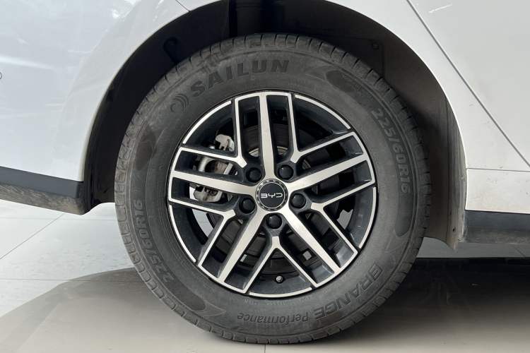 Used BYD Seal 05 DM-i 2025 DM-i Intelligent Drive 120KM Flagship Model Exterior 6