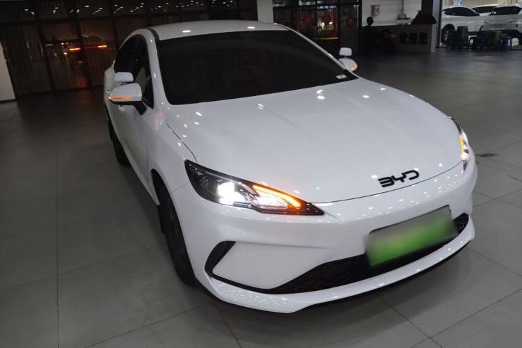 Used BYD Seal 05 DM-i 2025 DM-i Smart Drive 55KM Luxury Model Front Right 45 Deg