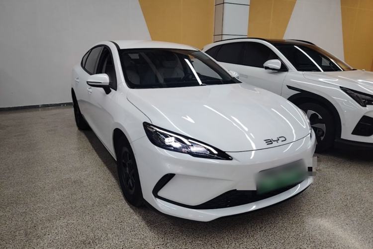 Used BYD Seal 05 DM-i 2025 DM-i Smart Drive 55KM Luxury Model Front Right 45 Deg
