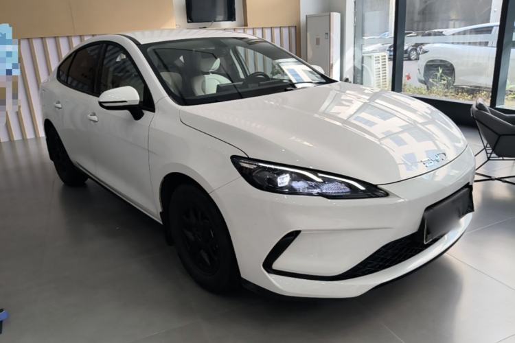 Used BYD Seal 05 DM-i 2025 DM-i Smart Drive 55KM Luxury Model Front Right 45 Deg