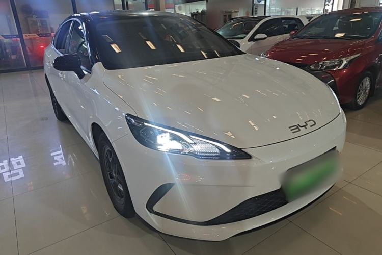 Used BYD Seal 05 DM-i 2025 DM-i Smart Drive 55KM Luxury Model Front Right 45 Deg