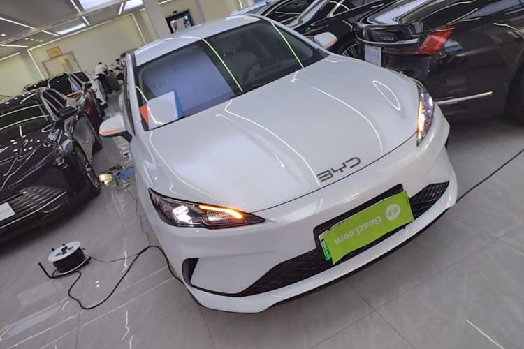 Used BYD Seal 05 DM-i 2025 DM-i Smart Drive 55KM Luxury Model Front Right 45 Deg