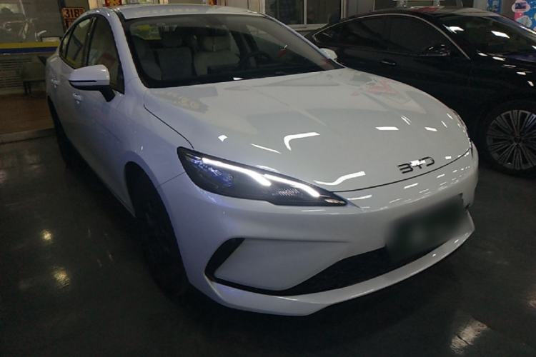 Used BYD Seal 05 DM-i 2025 DM-i Smart Drive 55KM Luxury Model Front Right 45 Deg